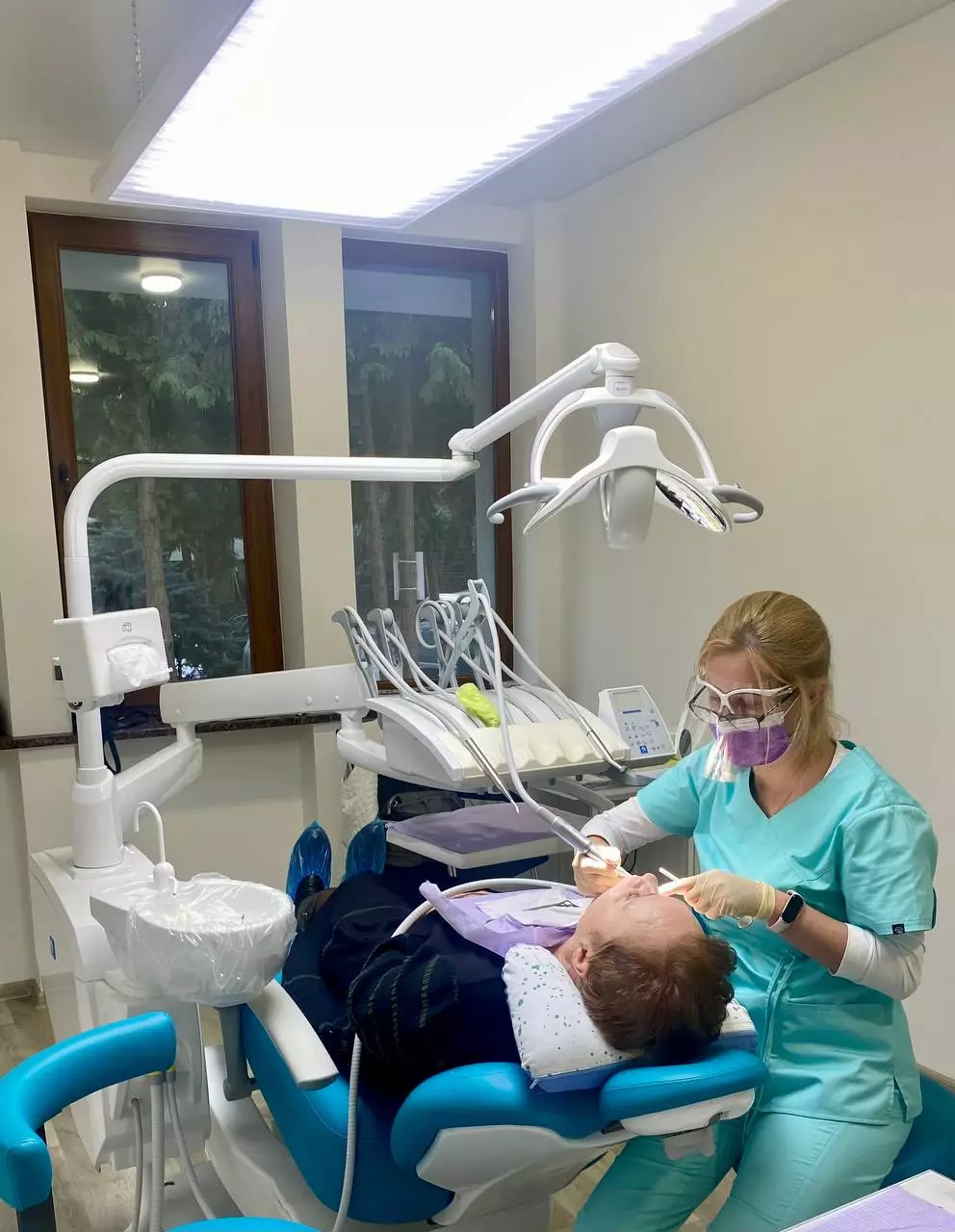 Leczenie pacjenta w gabinecie Dental Euro