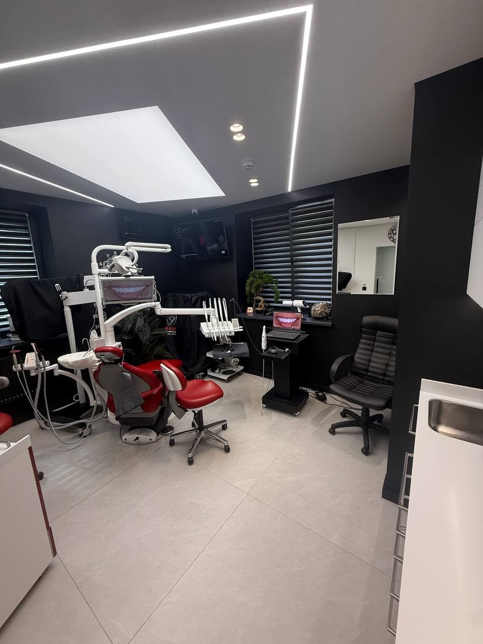 Wyposażenie gabinetu Ruby Dental w Równem