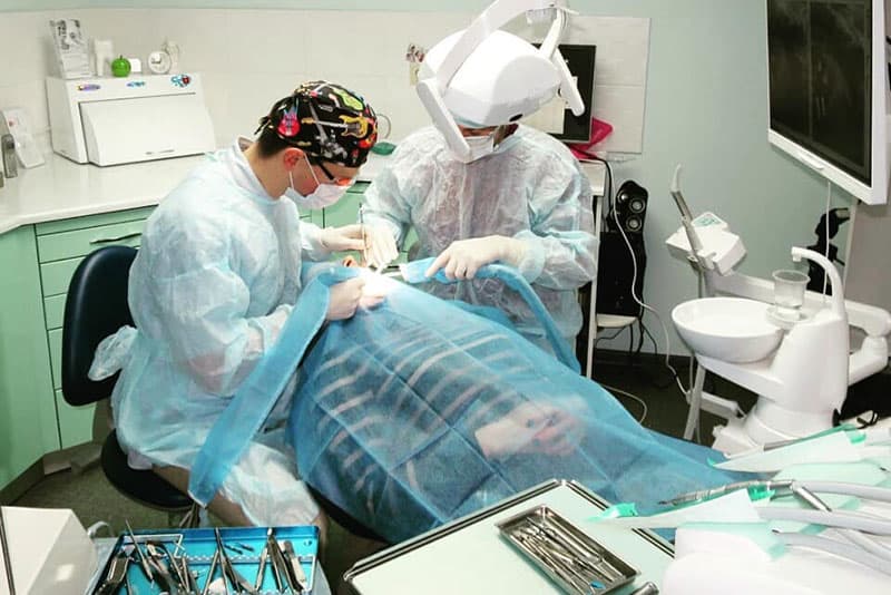 Zespół kliniki Gotsko podczas zabiegu